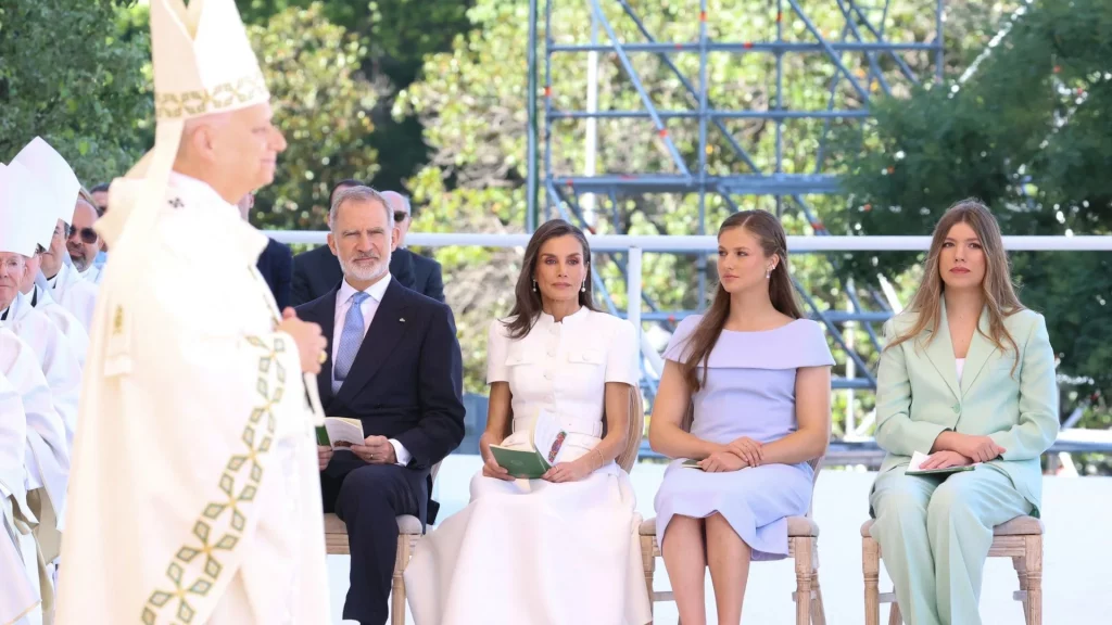 La Familia Real en la misa de Cibeles